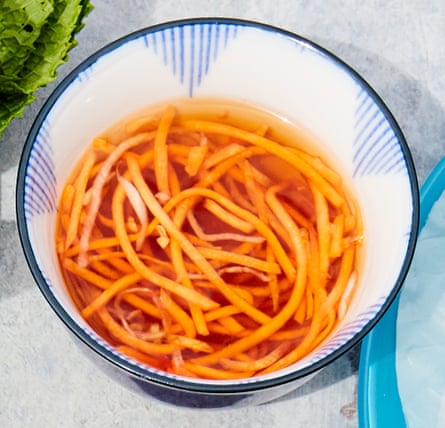 A bowl of Đồ chua (Pickled carrot and daikon)