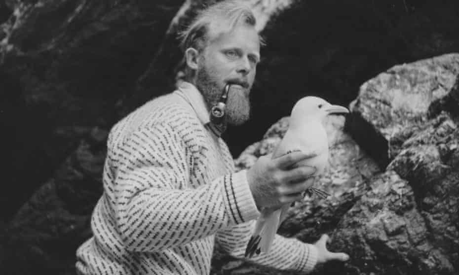 Peter Davis holding a gull. Over his career he gained a reputation as a finder of rare birds