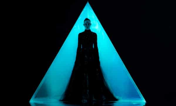 Elle Fanning in Neon Demon.