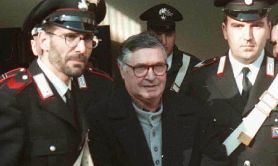 Totò Riina (centre) decided during Christmas dinner in 1991 to declare war on ‘the mafia’s enemies’.