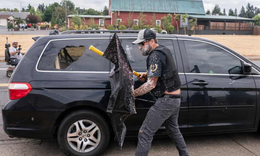 Daniel Tooze fights with far-left activists on 22 August 2021 in Portland, Oregon.