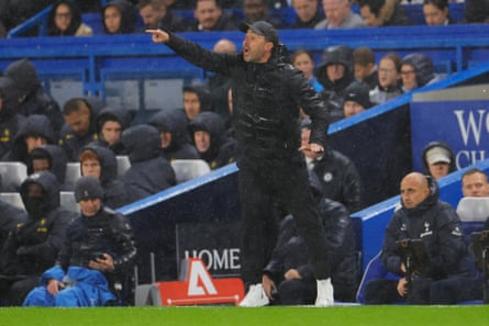 The Tottenham manager, Roberto De Zerbi, talks tactics during the Premier League match against Chelsea.