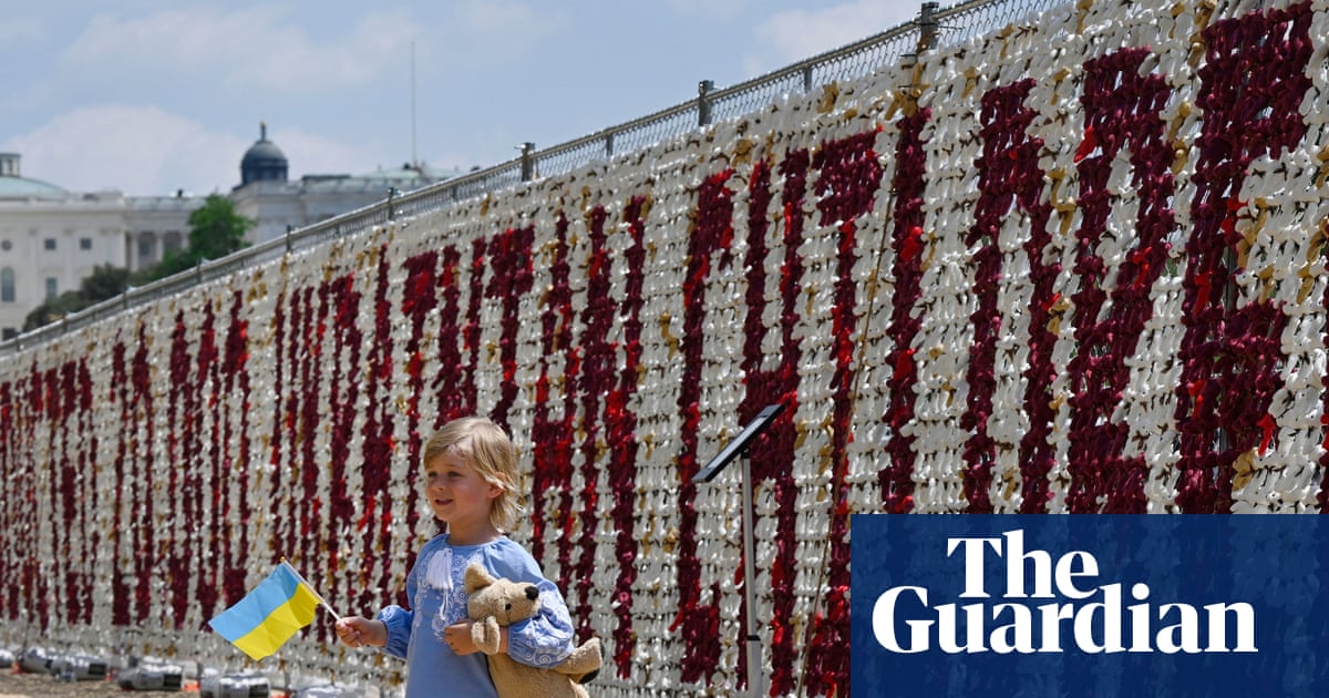 Breve informativo sobre la guerra en Ucrania: la UE sanciona a funcionarios por secuestros de niños; Kyiv bajo ataque de drones a medida que expira el alto el fuego