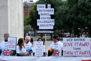 Tory conference: Sunak rejects Truss’s suggestion government has no responsibility for food supply 3 Farmers protesting outside the Tory party conference this morning.
