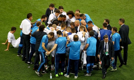 The Real Madrid players huddle before extra time.
