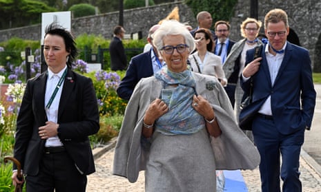 The president of the European Central Bank, Christine Lagarde, (centre) arrives in Sintra, Portugal. 
