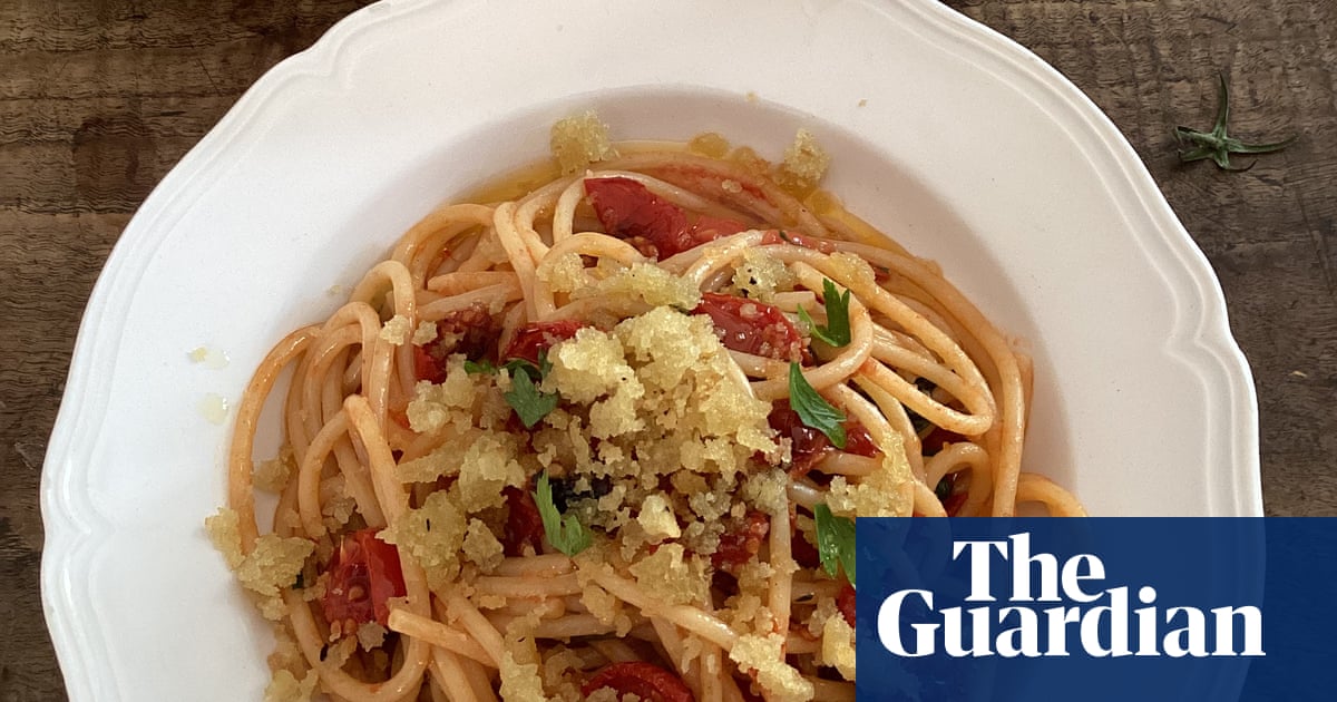Rachel Roddy’s recipe for spaghetti with semi-dried tomatoes, garlic, herbs and breadcrumbs | A kitchen in Rome