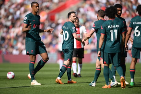 Diogo Jota scores for Liverpool away at bottom club Southampton