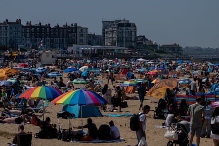 Margate beach packed with beach-goers