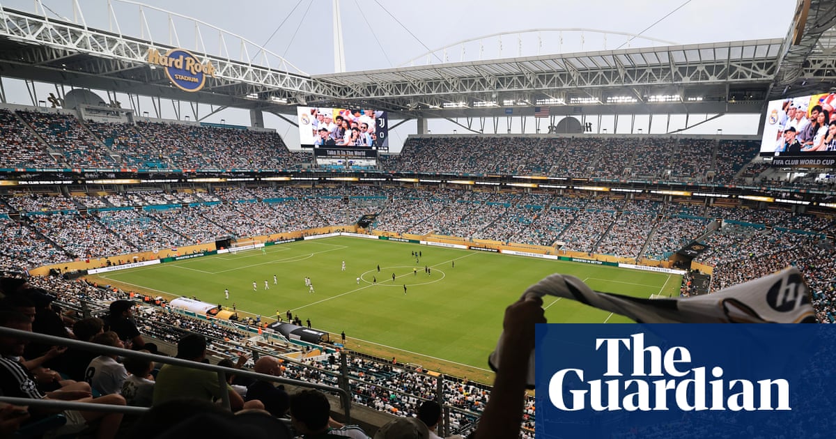 La FIFA prohíbe a los aficionados ingresar botellas de agua reutilizables en los estadios de la Copa del Mundo después de un cambio de rumbo