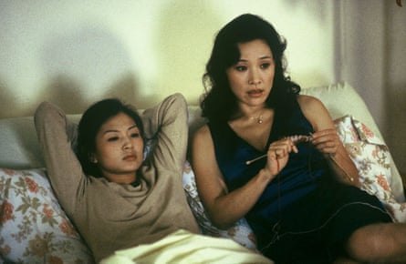 Michelle Krusiec as Wil and Joan Chen as Hwei-Lan in Saving Face