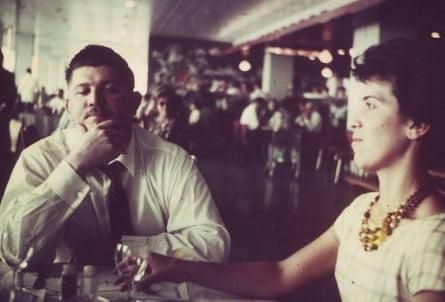 Rubens Paiva in a bar with a woman