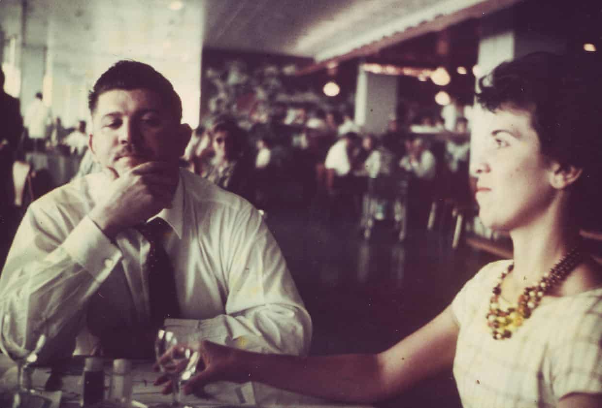 Rubens Paiva in a bar with a woman