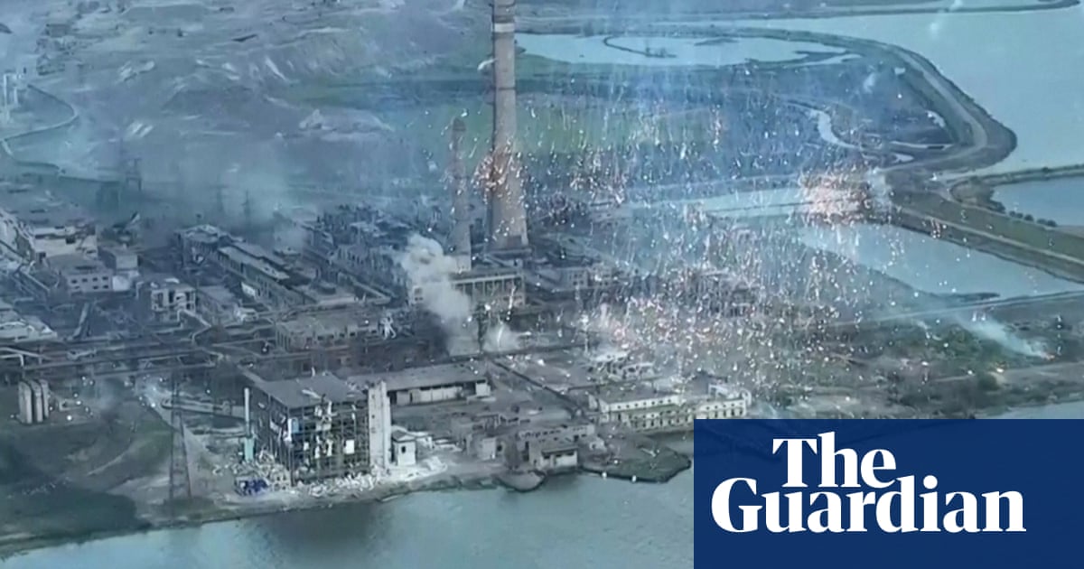 Rain of munition cascades on to Azovstal steelworks in Mariupol, Ukraine – video