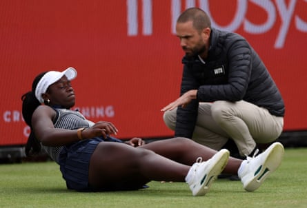 Victoria Mboko fell after slipping on the grass surface at Queen’s Club