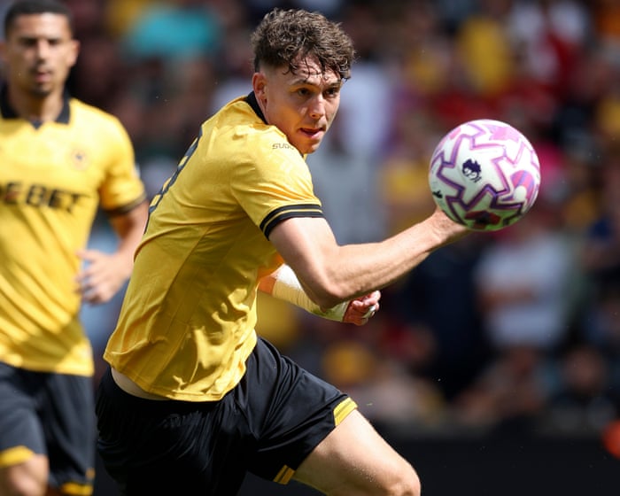 Wolves reject £50m Newcastle bid for striker Jørgen Strand Larsen