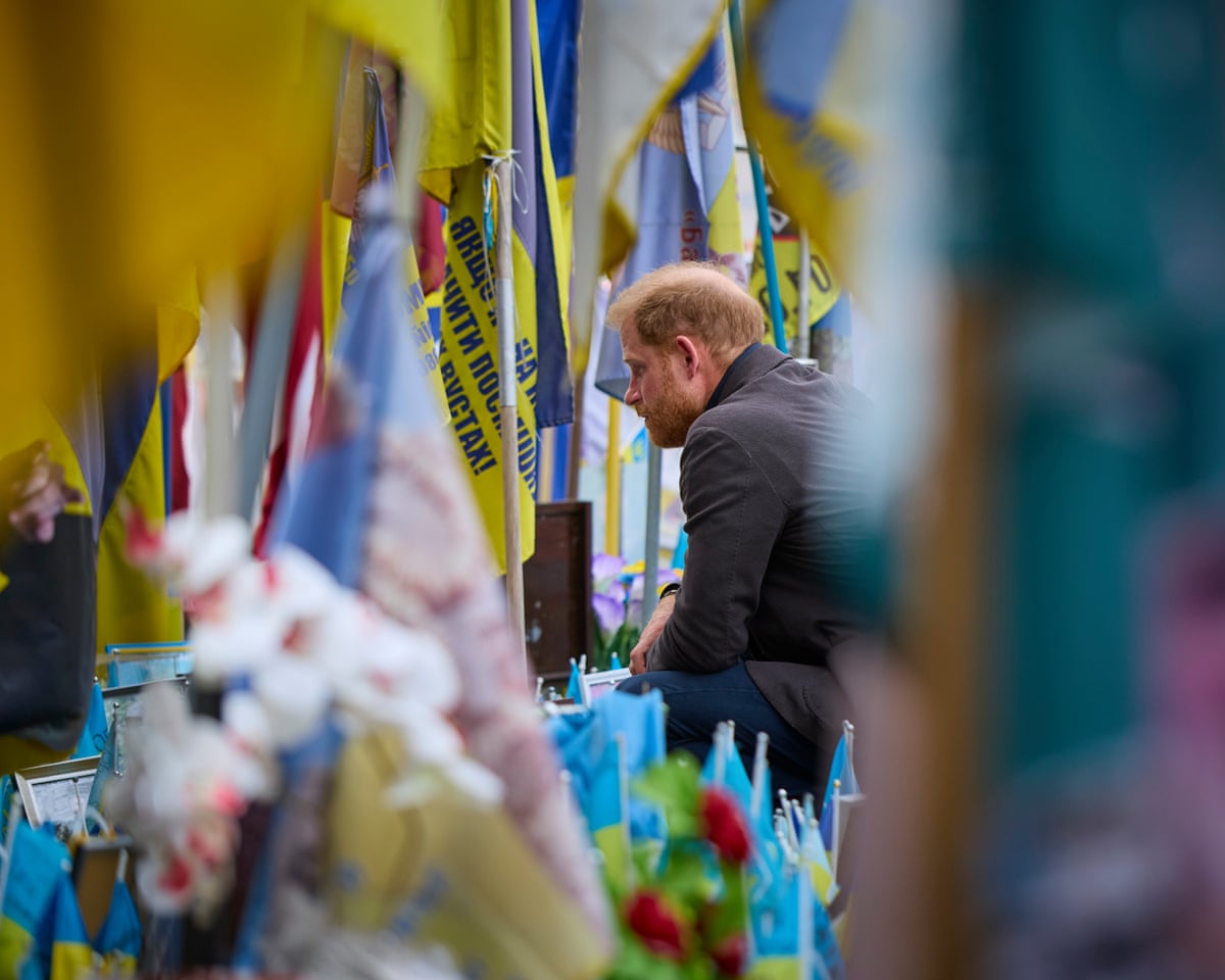 Prince Harry lays wreath to Ukrainian war dead on surprise visit to Kyiv | Ukraine | The Guardian