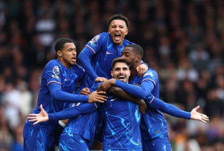 Pedro Neto celebrates scoring Chelsea’s late winner against Fulham at Craven Cottage, along with teammates Levi Colwill, Jadon Sancho and Tosin Adarabioyo