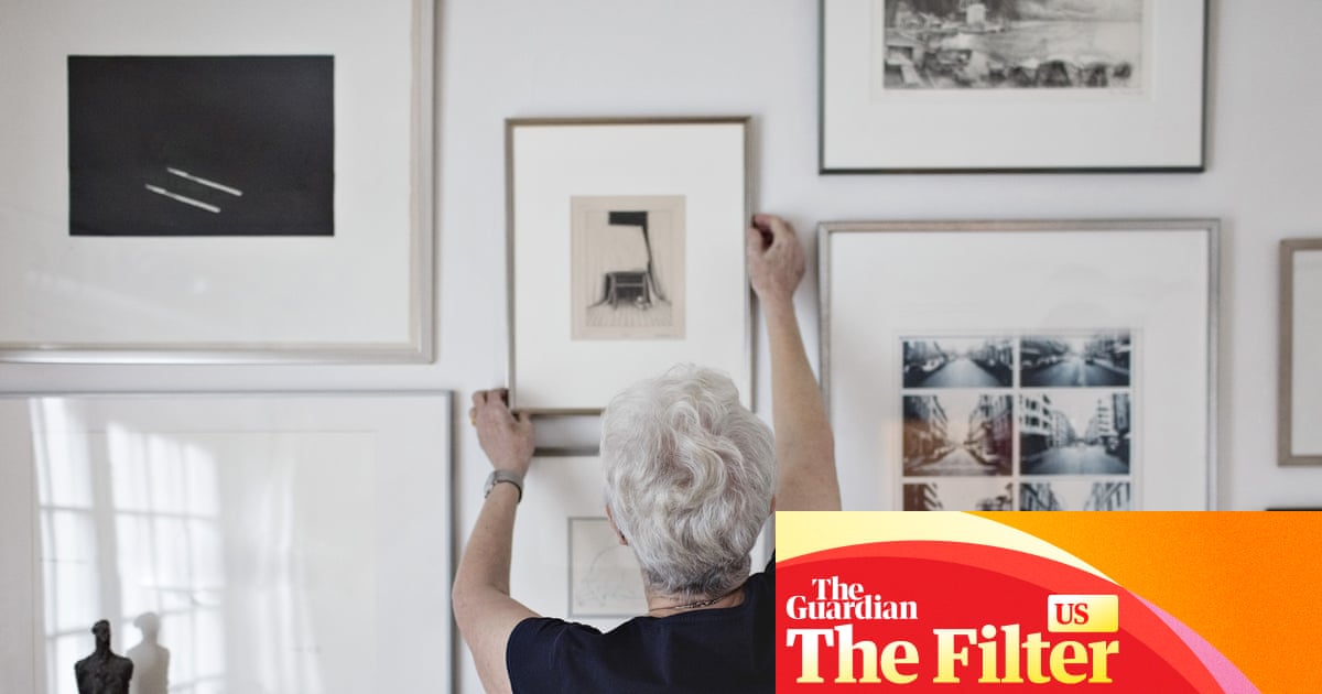 A new way to hang picture frames without leaving nail holes