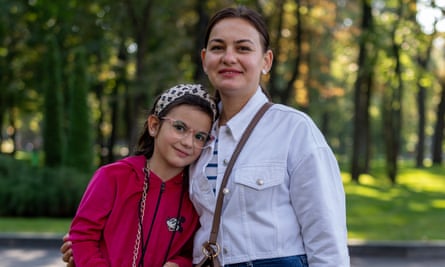 كاتارينا زينوفييفا، 31 عامًا، من خيرسون مع ابنتها