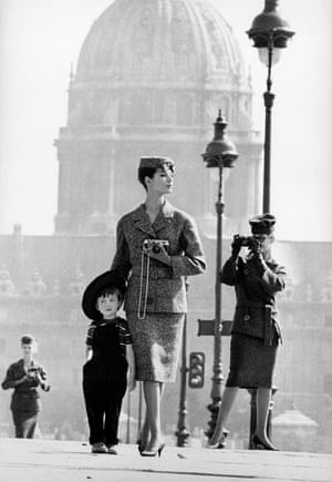 1958, Paris, France, for Jardin des Modes, Simone d’Aillencourt and Michel Horvat, Les Invalides