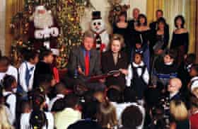 The Clintons ‘share the gift of reading’ with 50 children from Washington in 1999.