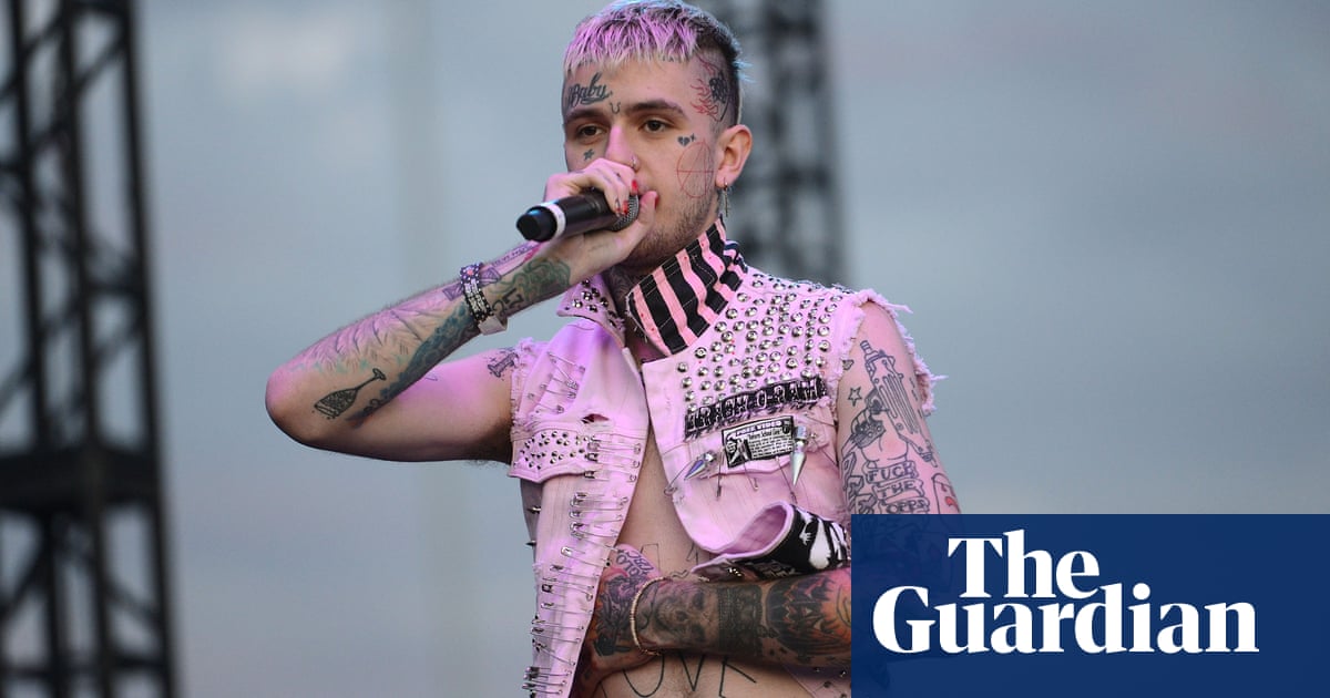 Lil Peep: rappers mother sues management over his death