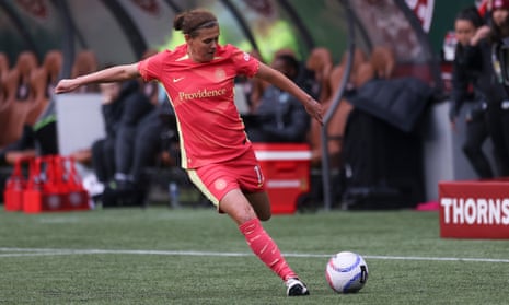 Christine Sinclair - Huyền thoại bóng đá nữ Canada với sự nghiệp huy hoàng