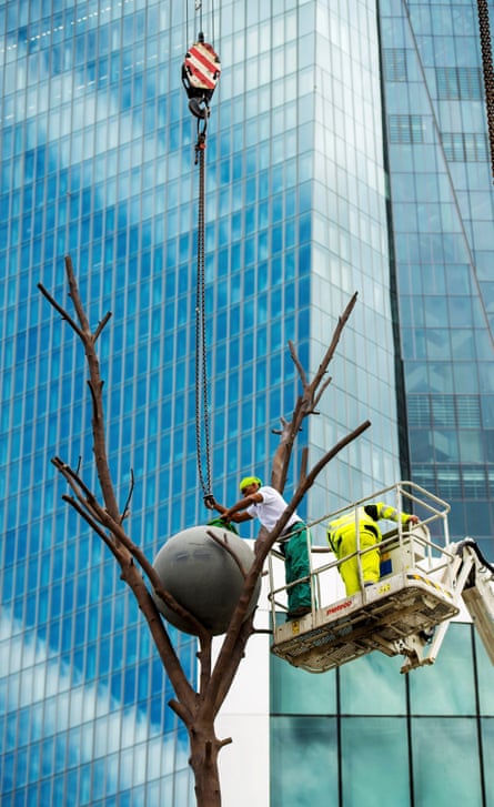 ECB risks renewed criticism with 'magic money tree' sculpture ...