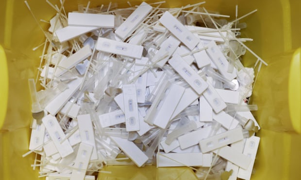 Tests Covid-19 dans les sacs de déchets médicaux