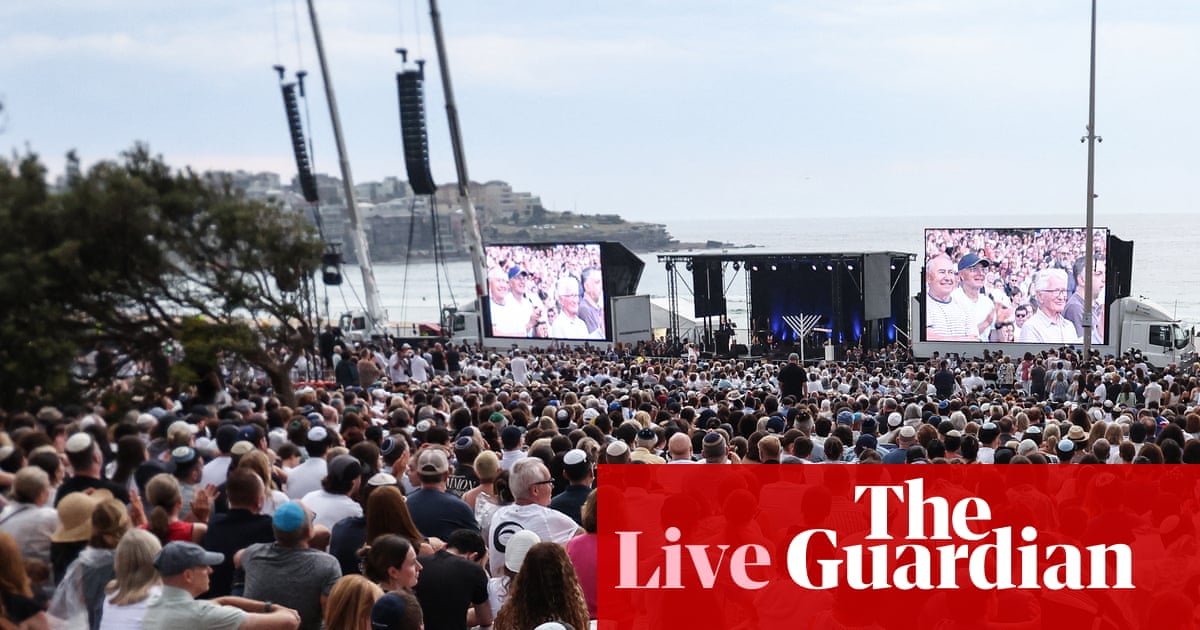 Bondi terror attack updates: Board of Deputies president calls for royal commission as PM is booed at Bondi attack commemoration