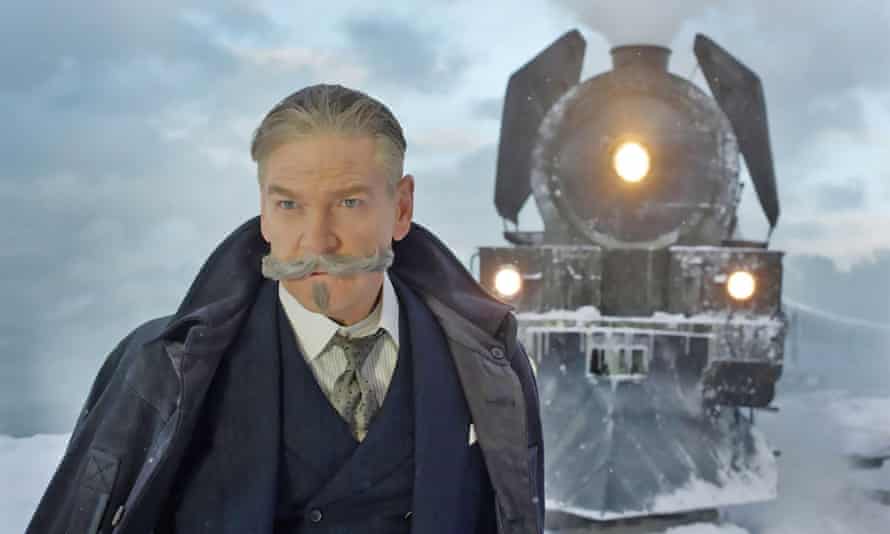 Kenneth Branagh dans le rôle de Poirot dans l'adaptation cinématographique de Murder on the Orient Express en 2017.