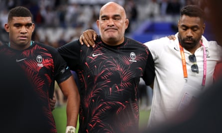 Simon Raiwalui embraces his team after Fiji’s narrow defeat by England