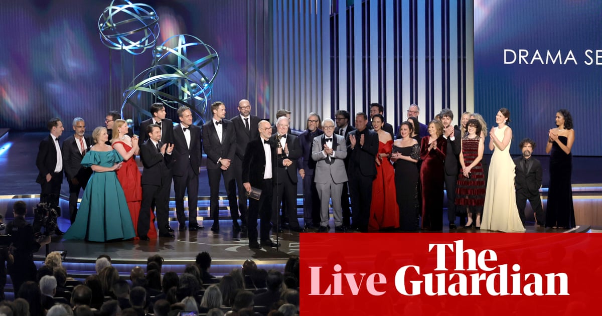 Наследството печели най добър драматичен сериал а Мечката печели най добър комедиен