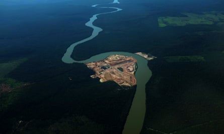 Com 256 grandes hidrelétricas construídas ou em fase de planejamento, o Brasil gera quase 65% de sua eletricidade com recursos hídricos.