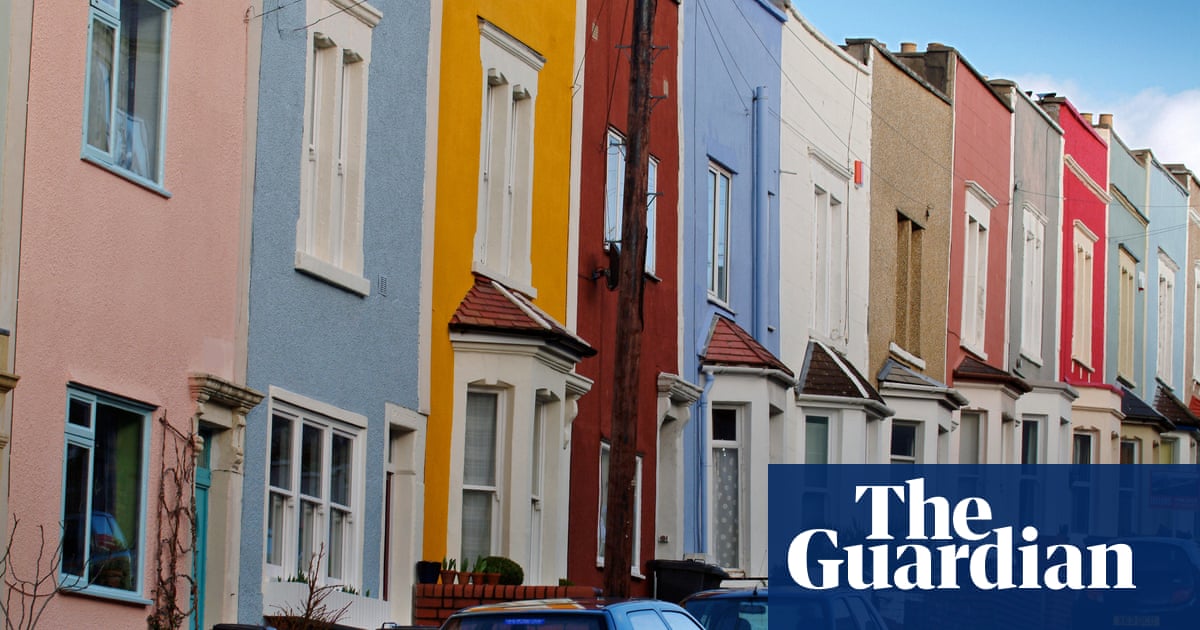 ‘It’s been tough’: UK mortgage brokers chase deals as interest rates soar - The Guardian