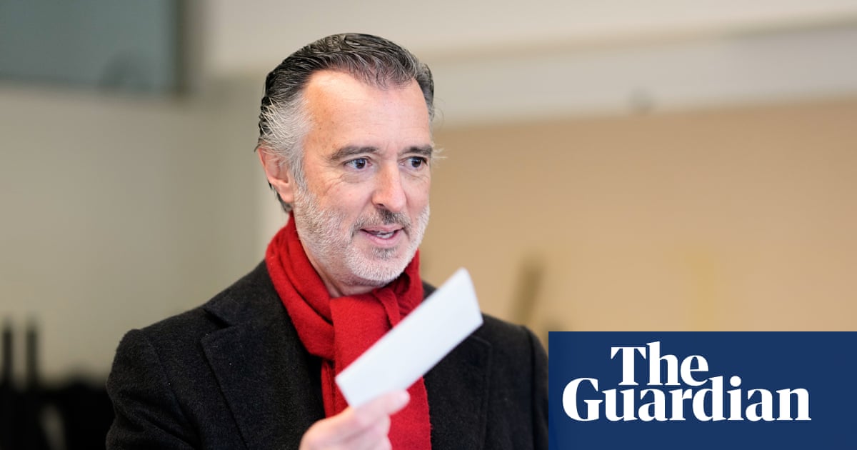 Portugal votes in tight presidential race with far right poised to reach runoff