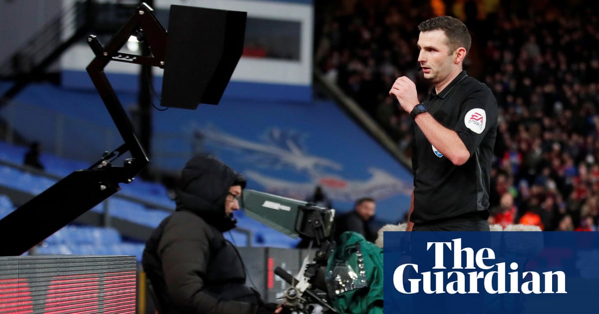Premier League referees encouraged to use VAR monitors for red-card incidents