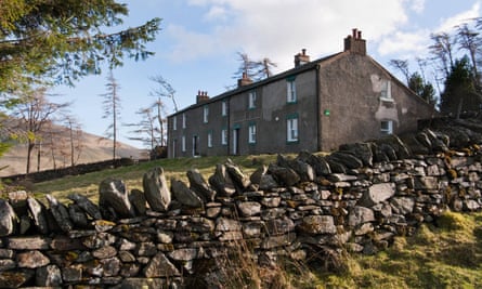 Skiddaw House hostel exterior with dry-stone wall
