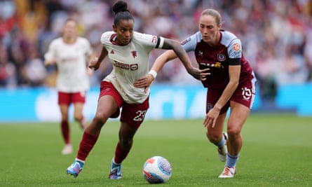 Geyse (left) carries the ball forwards