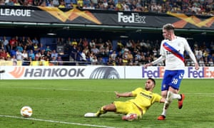 Lafferty scores the second equaliser for Rangers.
