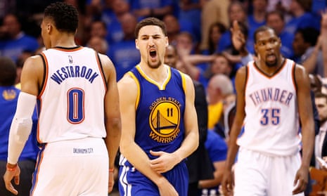 Klay Thompson celebrates another three-pointer on Saturday night against the Thunder