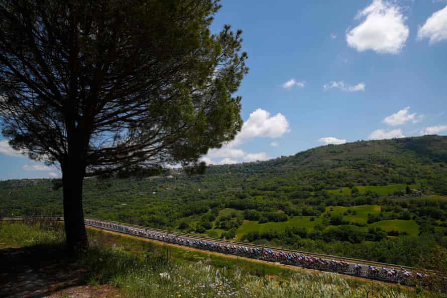 The pack make their way through the Sicilian countryside towards Etna.
