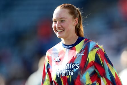 Katie Reid warming up for Arsenal