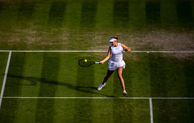 Amanda Anisimova in action against Harmony Tan