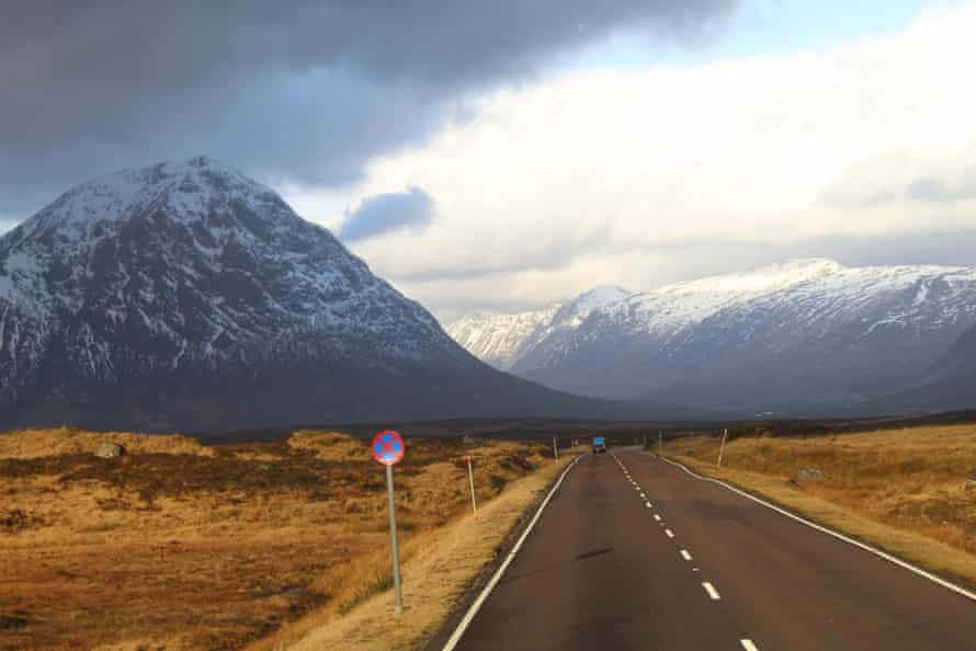 The bus to Glencoe follows a spectacular route through the Highlands.