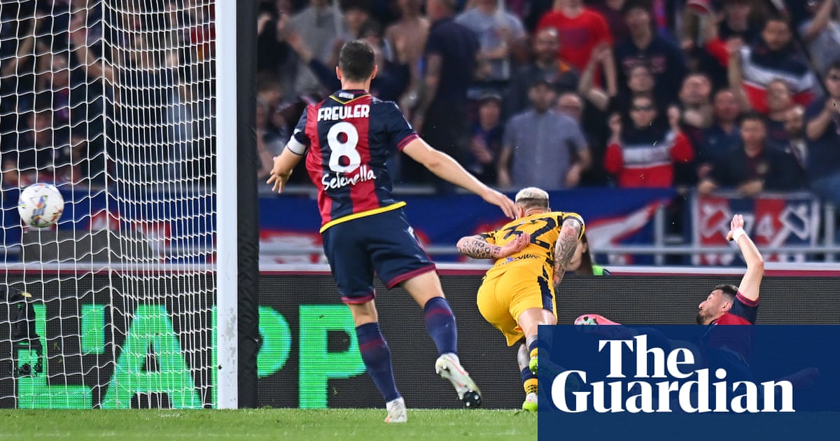 European football: Orsolini last-gasp bicycle kick dents Inter's title charge