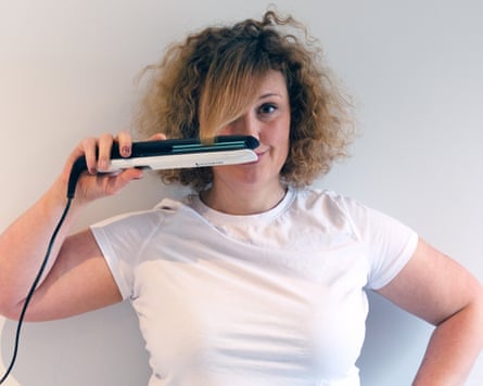 Journalist Lise Smith using a set of hair straighteners.