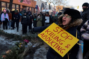 Protests intensify in Minneapolis after fatal shooting by federal immigration agents, report says