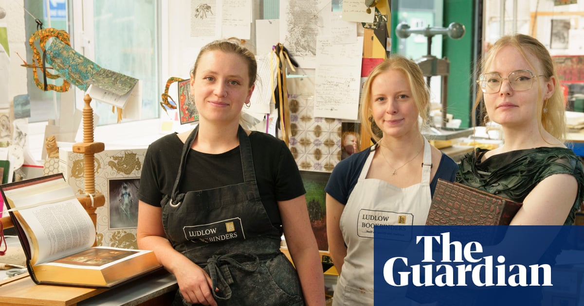 AI-proof? Younger workers desert the digital world for traditional crafts